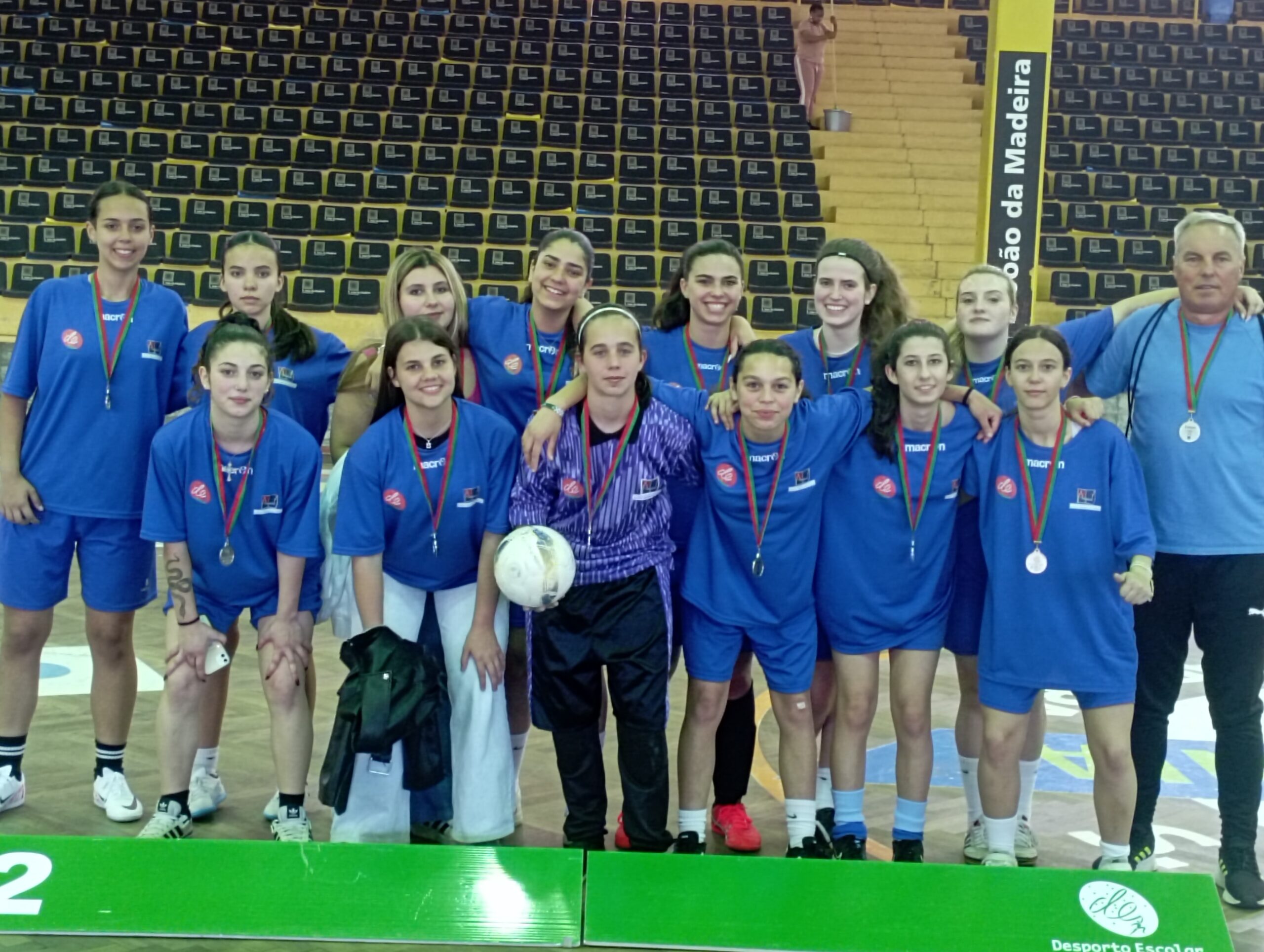 Futsal Juvenil Feminino Escola Secundária de Santa Maria Feira, Vice Campeã Regional Entre Douro, Vouga e Tâmega.