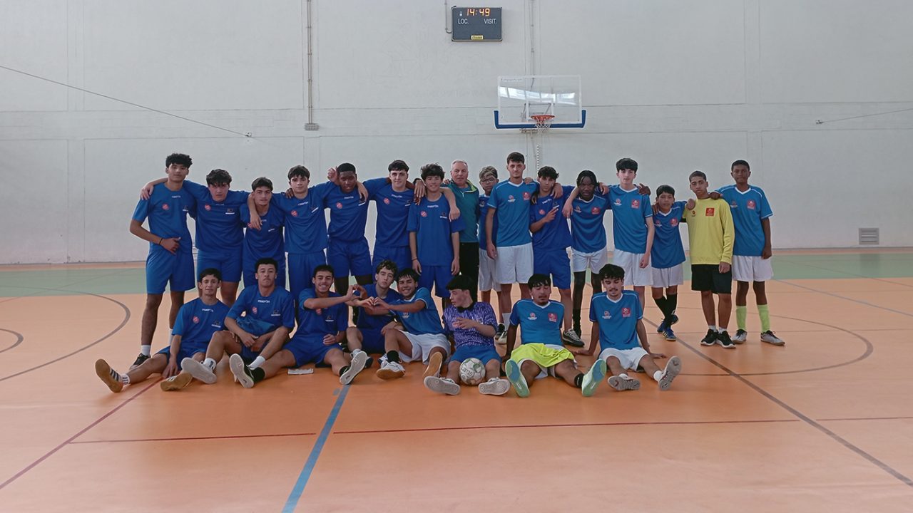 Equipa Futsal Juvenis Masculinos da Escola Secundária de Santa Maria da Feira em Grande Destaque