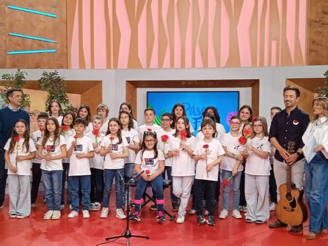 EB Cavaco | Projeto “50 Escolas a Cantar o 25 de Abril – A História que um Dia Vais Contar”