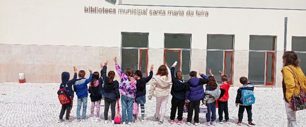 EB de Souto Redondo | Alunos do 1.º ano visitam a Biblioteca Municipal de Santa Maria da Feira