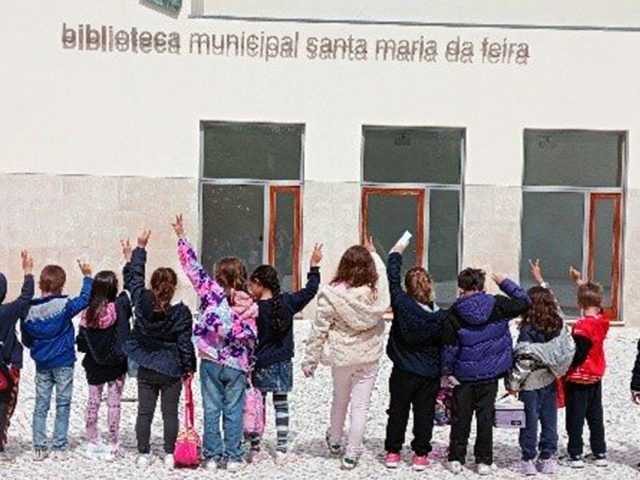 EB de Souto Redondo | Alunos do 1.º ano visitam a Biblioteca Municipal de Santa Maria da Feira